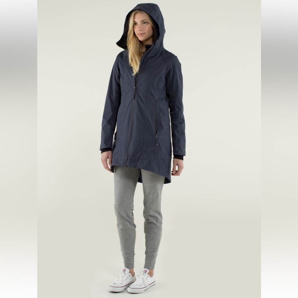 LULULEMON Right As Rain Jacket in Blue Size 2/4